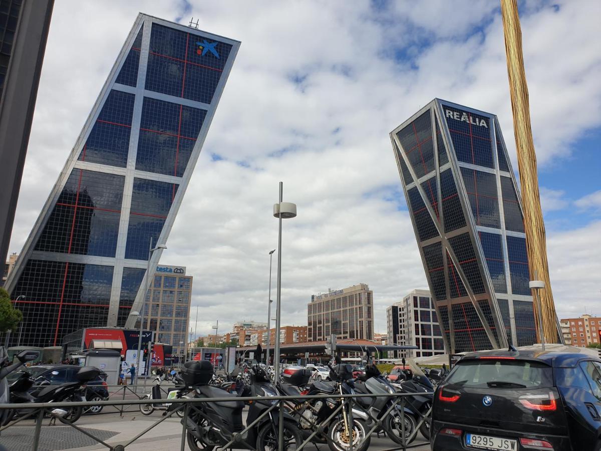 Bonito Apto Cinco Torres Plaza Castilla มาดริด ภายนอก รูปภาพ